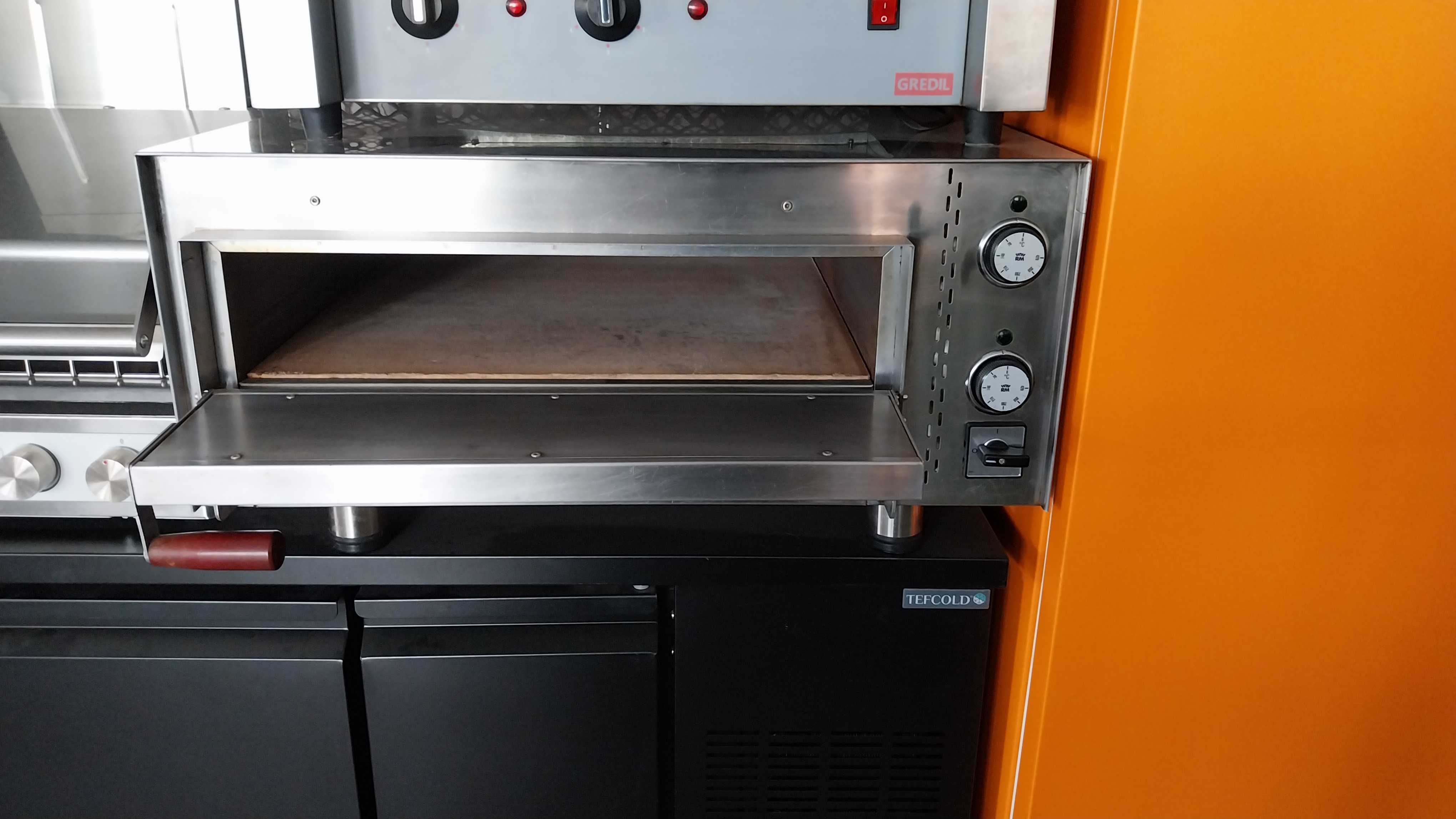Piec do pizzy 1-komorowy – REDFOX FP-84R (4×250 mm), piec szamotowy