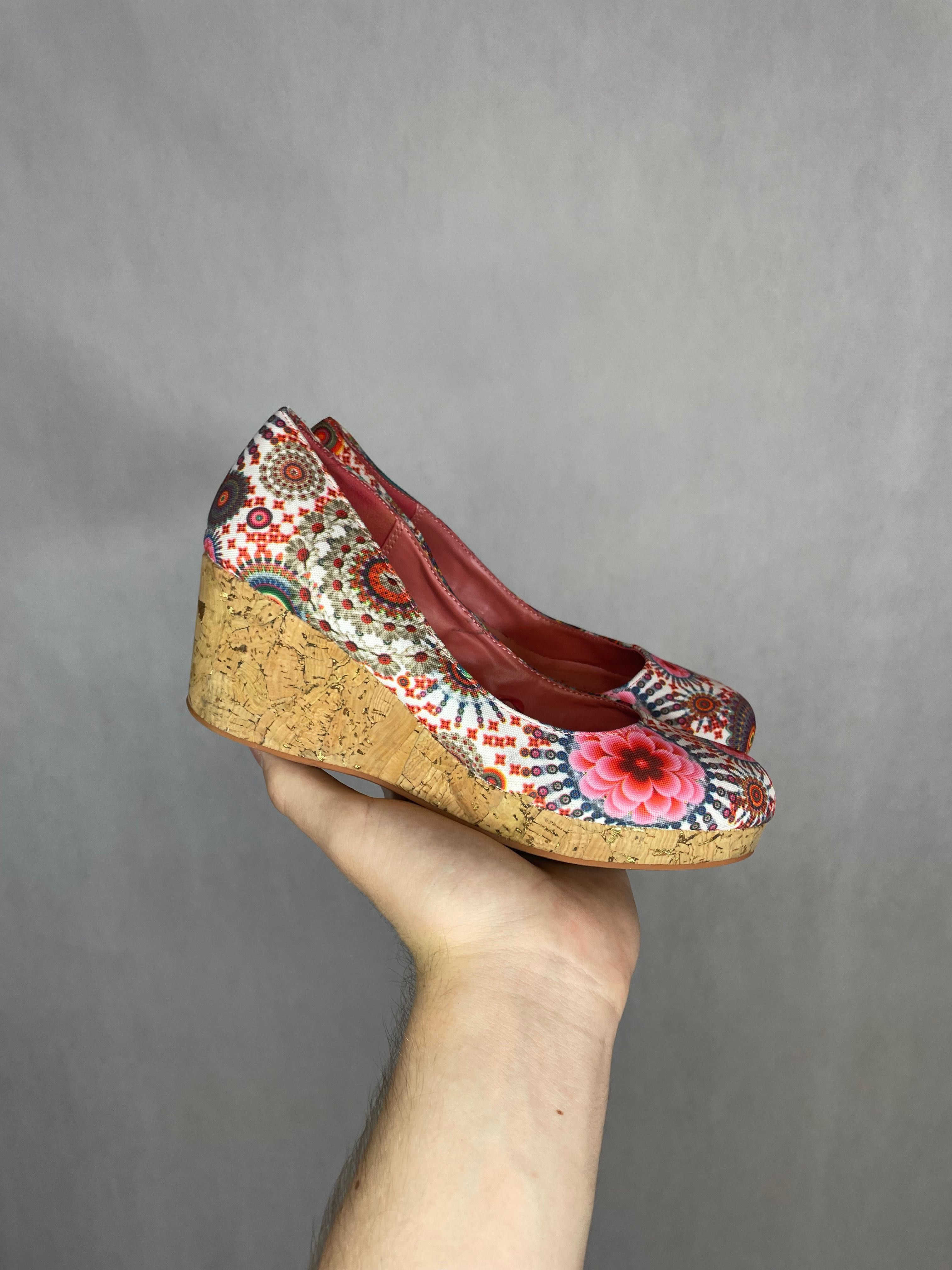 Espadryle desigual