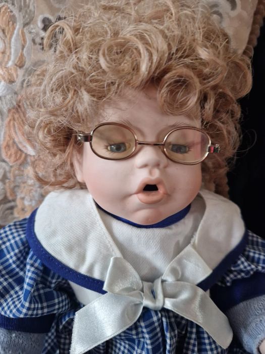 Lalka wykonana z porcelany