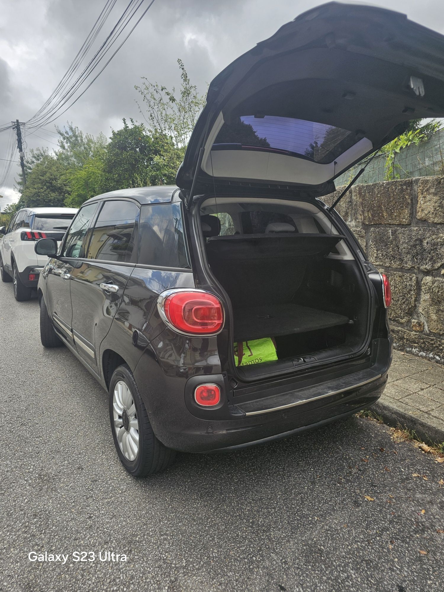 Fiat 500L em bom estado