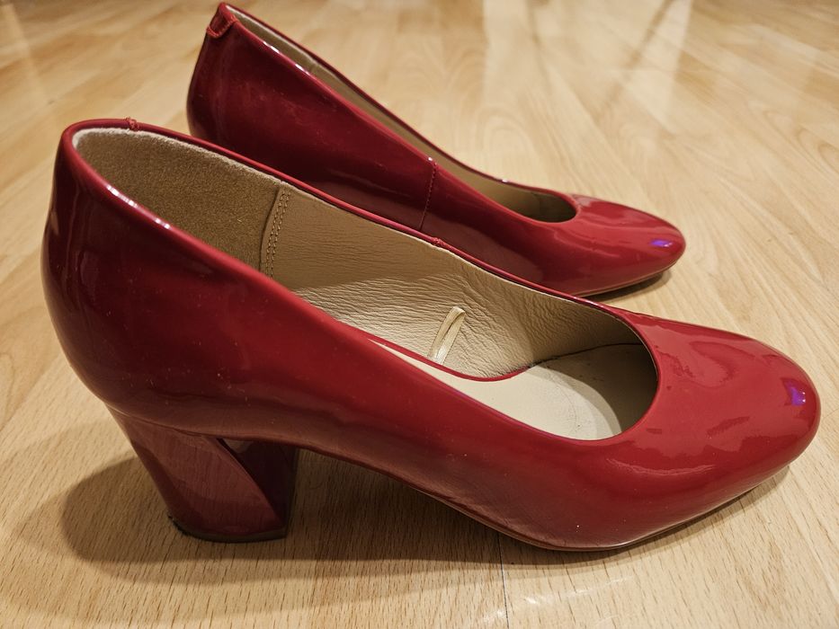 Eleganckie buty lakierki Lasocki