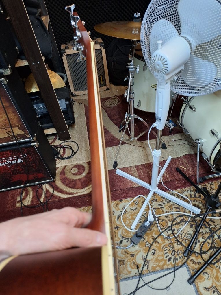 Gitara basowa Kohler
