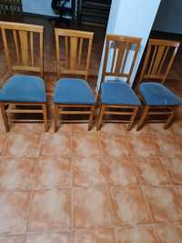 Quatro cadeiras estofadas
