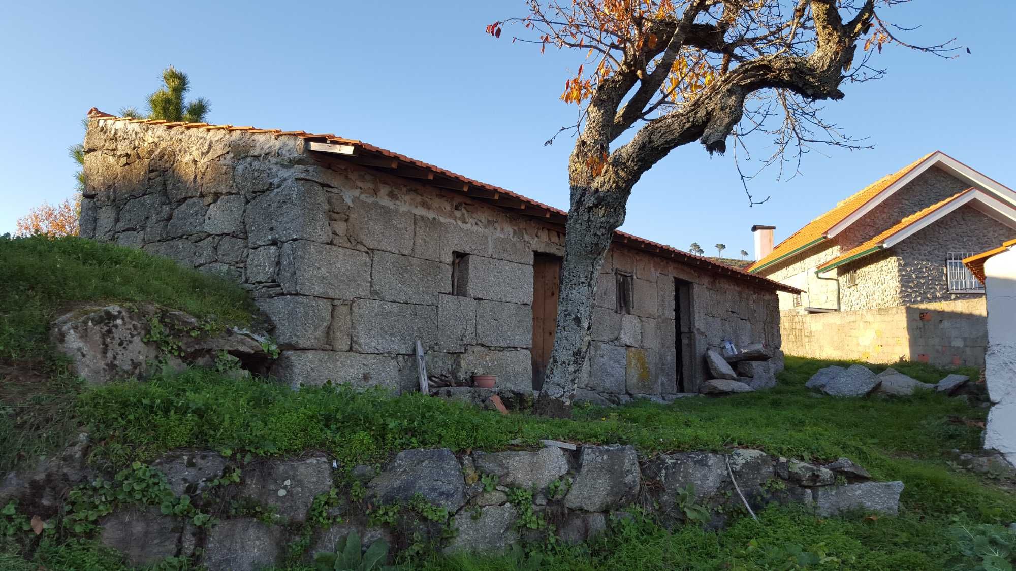 Terreno Urbano + Rústico, em Melcões, Lamego!