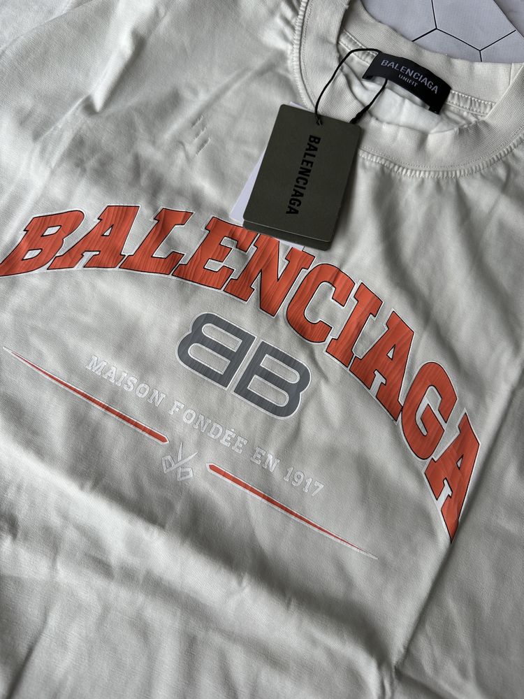 Футболка Balenciaga