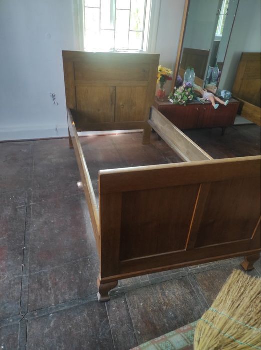 Ліжка з ясеню , суцільна плита в ідеальному стані