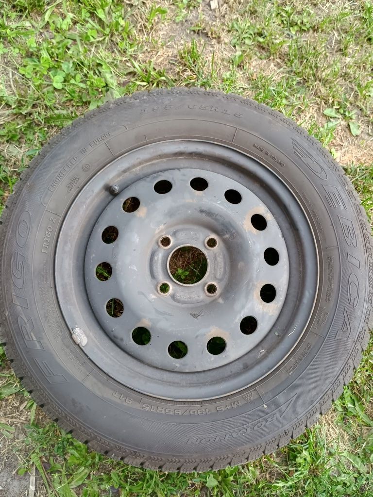 Sprzedam dwa koła z oponami  zimowymi R15