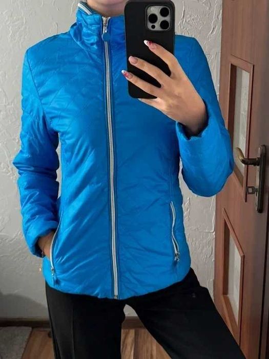 Lekka pikowana kurtka w kolorze niebieskim