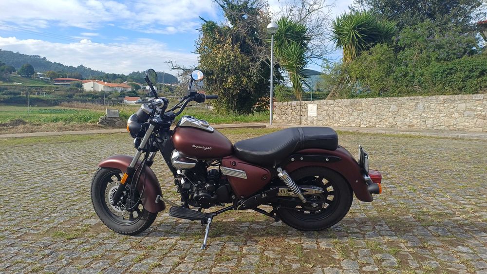 Keeway Superlight 125  Vermelho-marron, estado de stand!