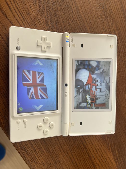 Nintendo DSi biale