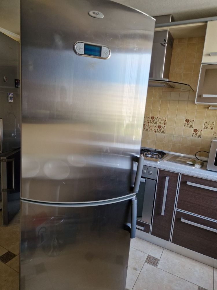 Продам холодильник Whirlpool