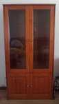Vitrine em madeira maciça