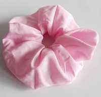 Duża różowa gumka do włosów frotka scrunchie