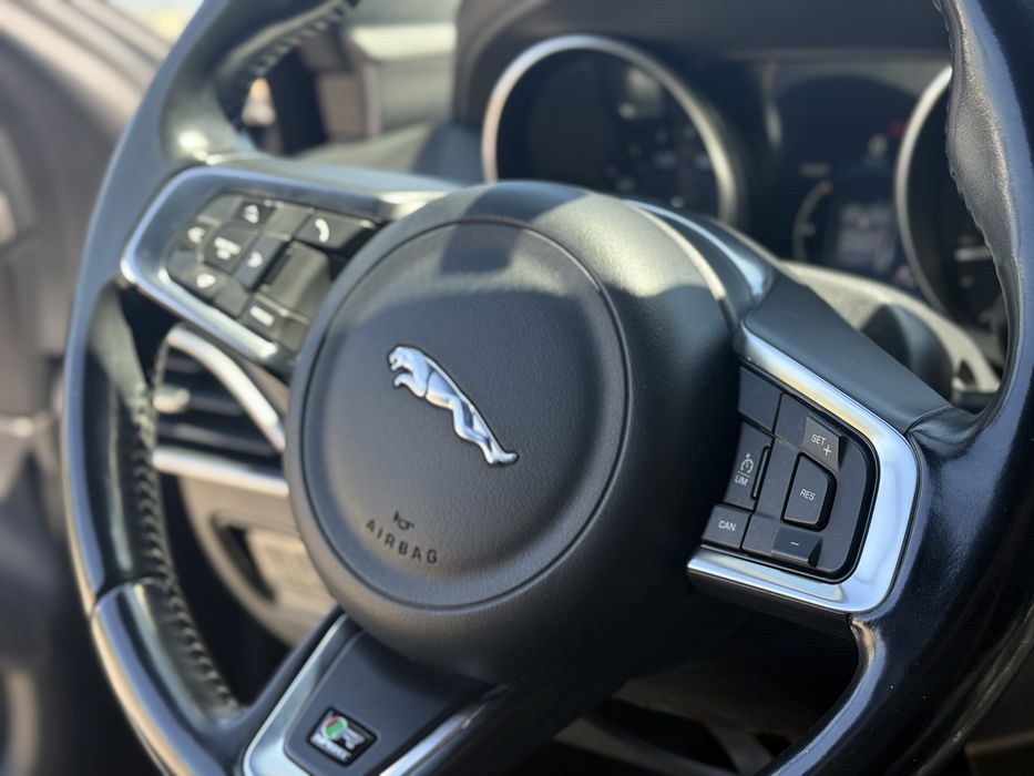 Jaguar XE R-Sport (Possibilidade de financiamento)