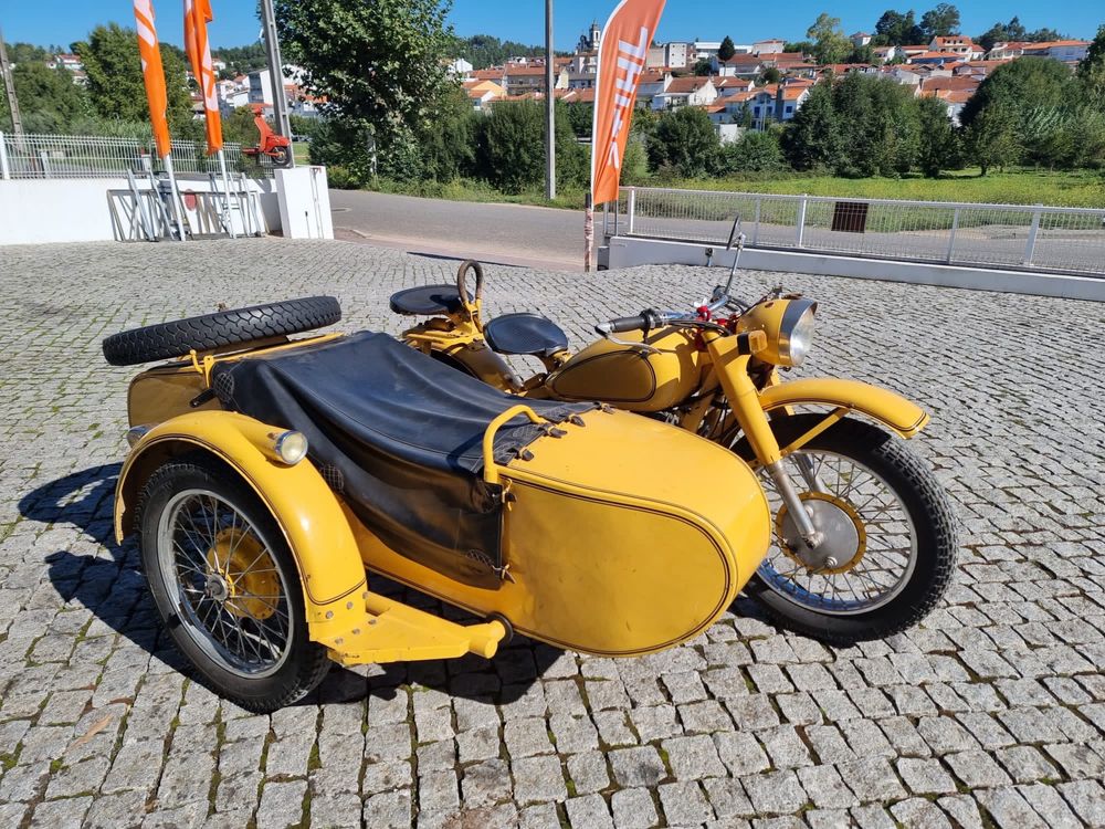 Mota antiga com side car 750cc