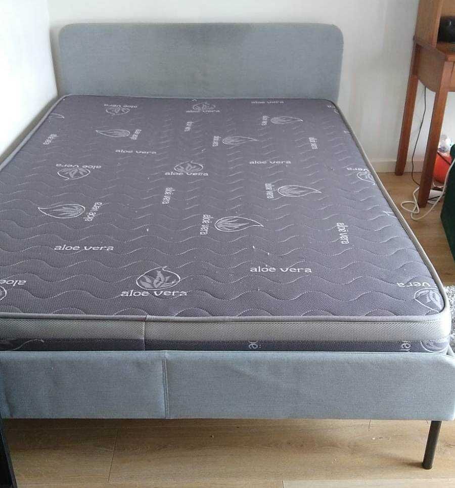 Cama de casal com colchão