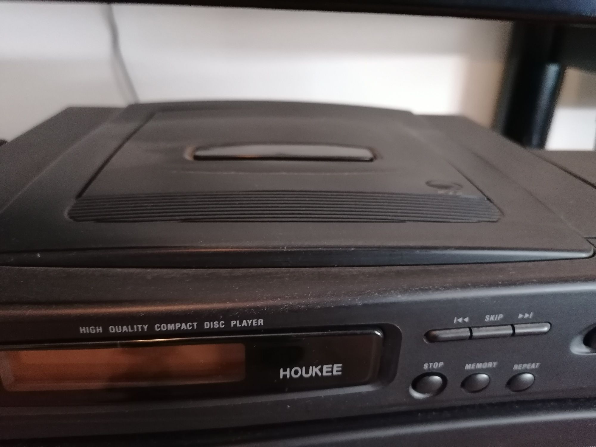 Aparelhagem de música, com CDS e cassetes com 2 colunas