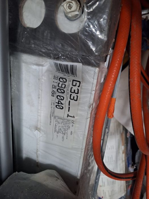 Grzejnik potrójny kompletny w opakowaniu