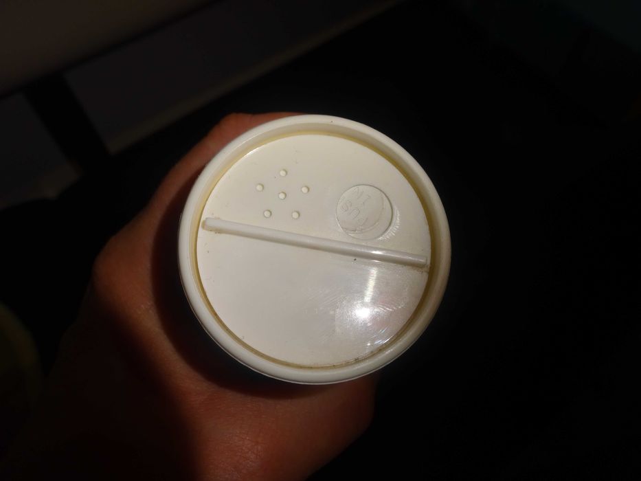 NOWY Odświeżający puder do stóp Mentol i Drzewo Herbaciane AVON