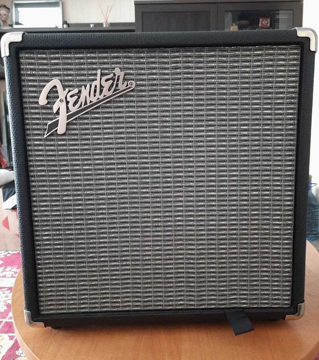 Комбоусилитель для бас-гитары Fender Rumble 15.