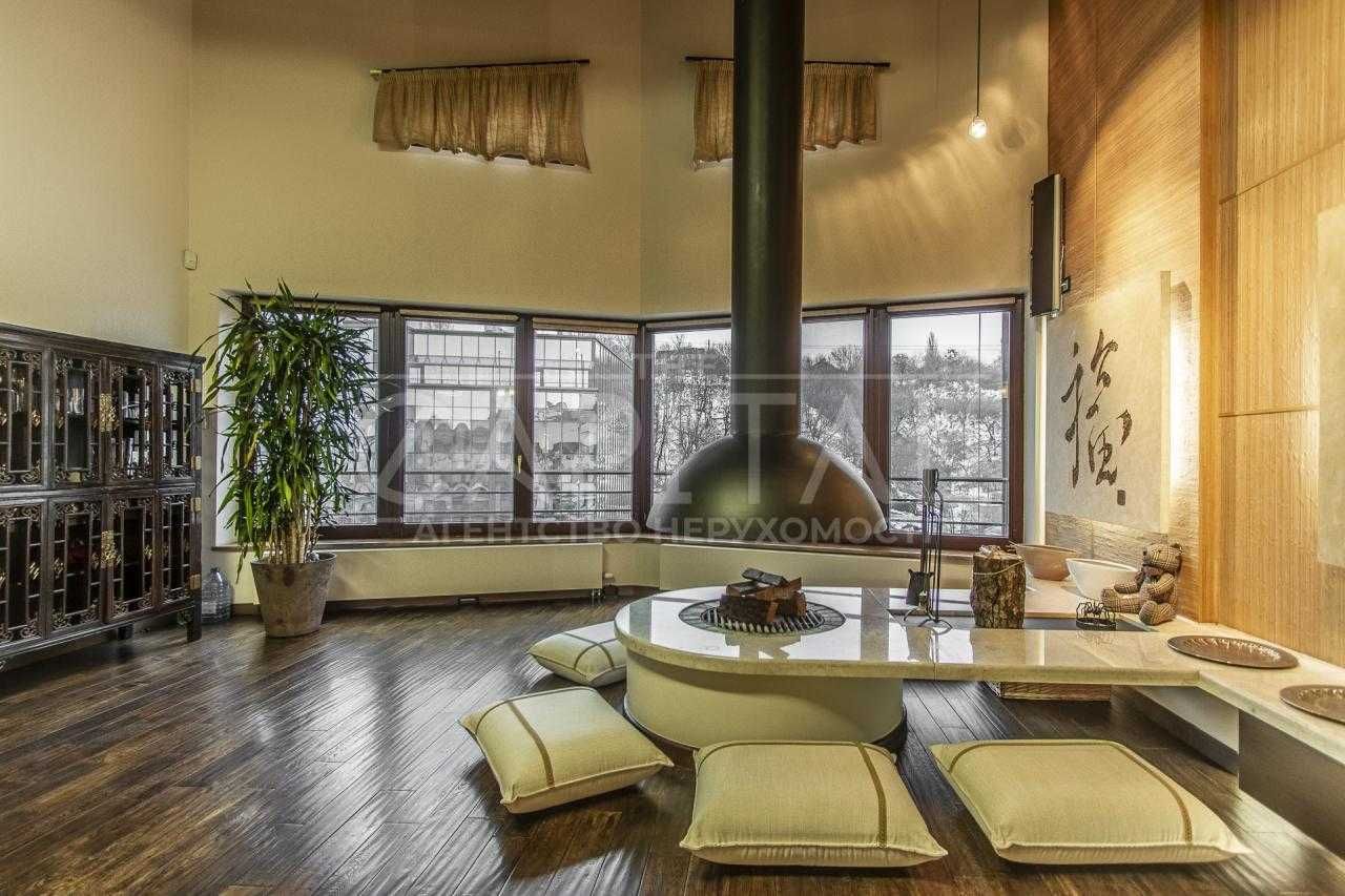 Японський пентхаус 230 м² з каміном, паркінгом і кінотеатром (Поділ)