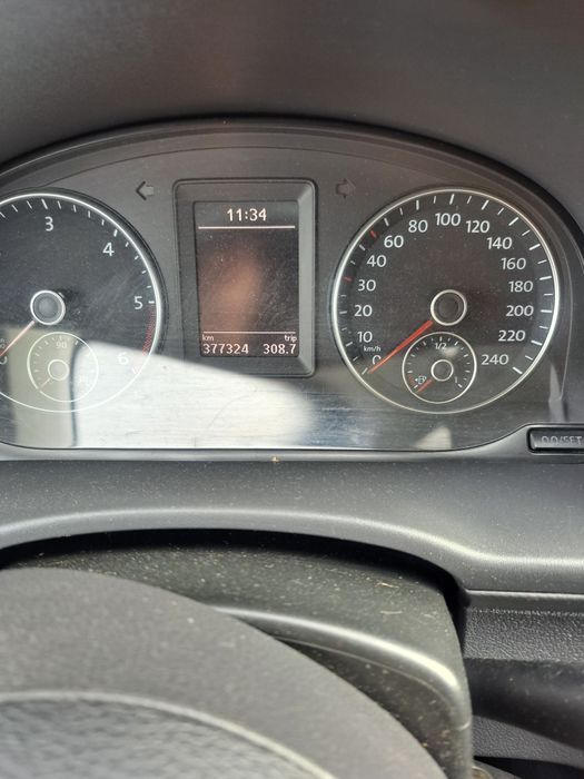 Sprzedam VW Caddy 1.6 TDI rocznik 2012