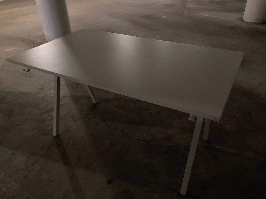 Messa secretária Trotten Ikea