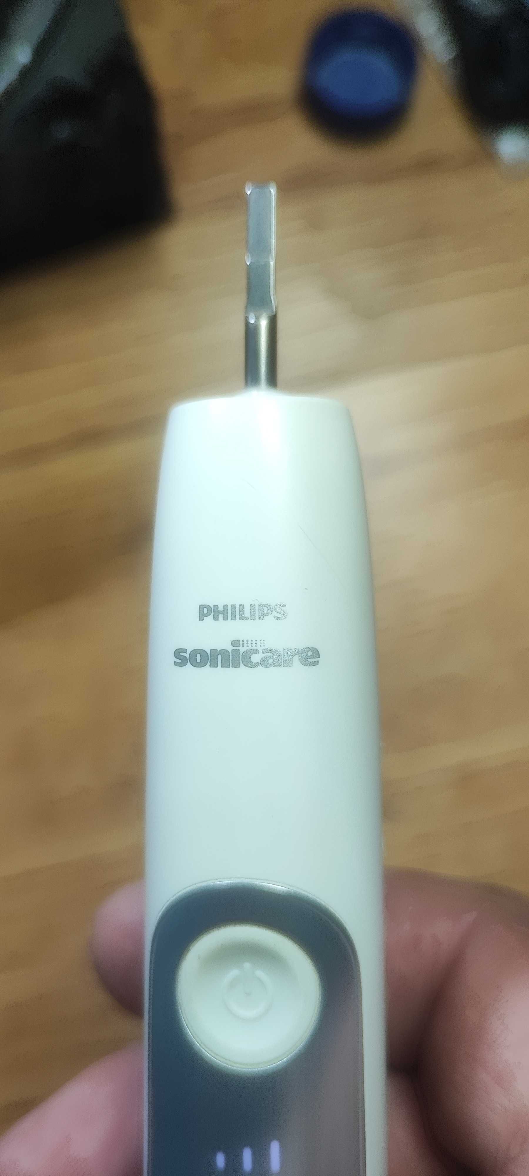 Электронная зубная щетка. Philips SONICARE HX960V