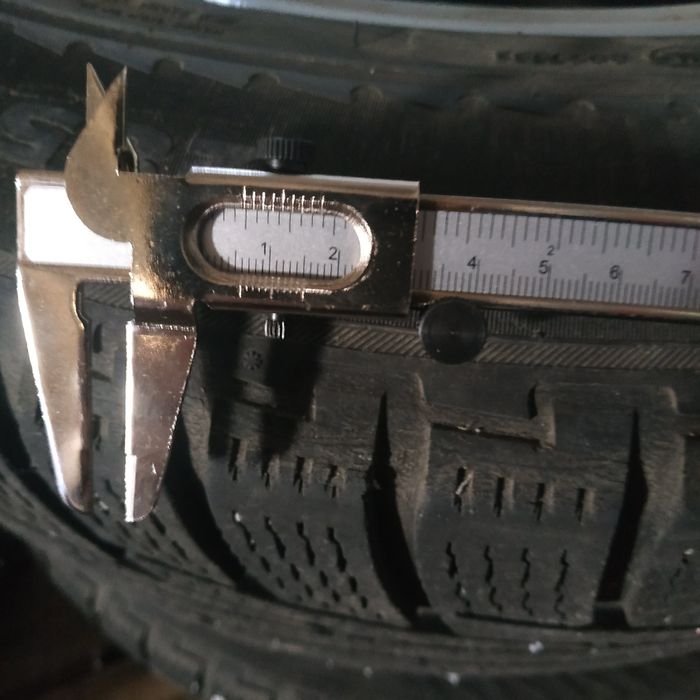 Продам зимову гуму nokian hakkapeliitta 285/50R20