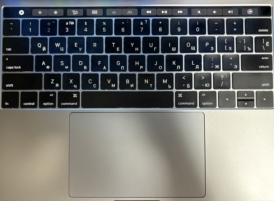 Apple MacBook Pro 13 touchbar 82% retina 8/256 a1706 core i5 ноутбук