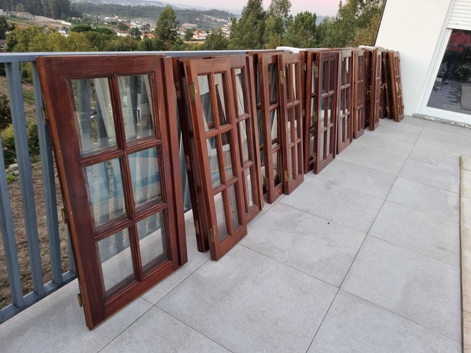 portas e janelas em madeira exótica