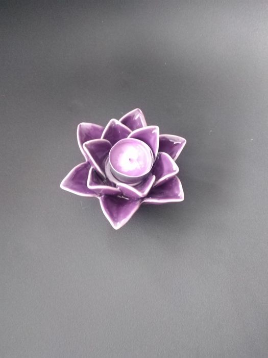 Ceramiczny świecznik Lotos.