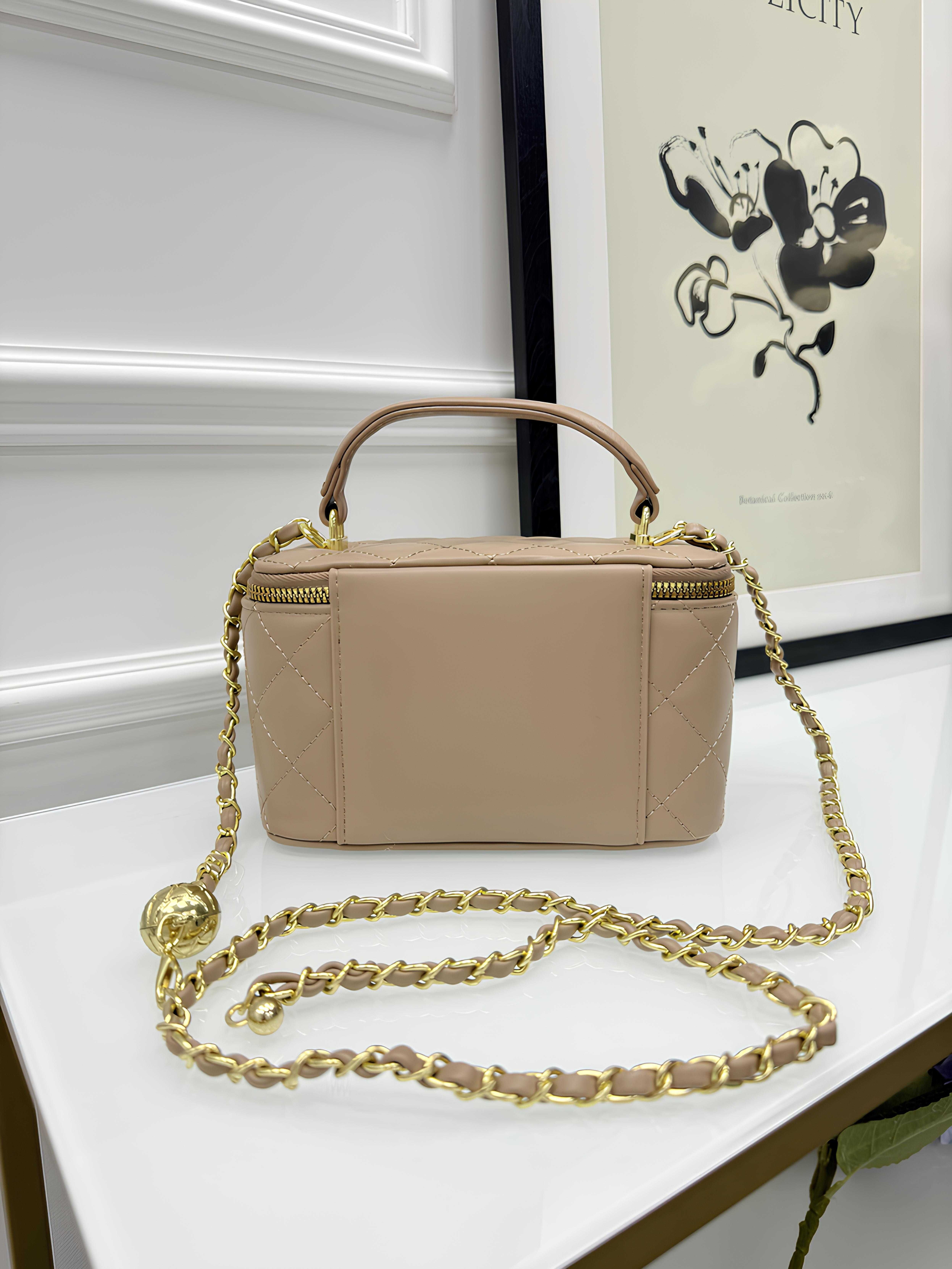 Женская сумка Chanel Lambskin через плечо Шанель