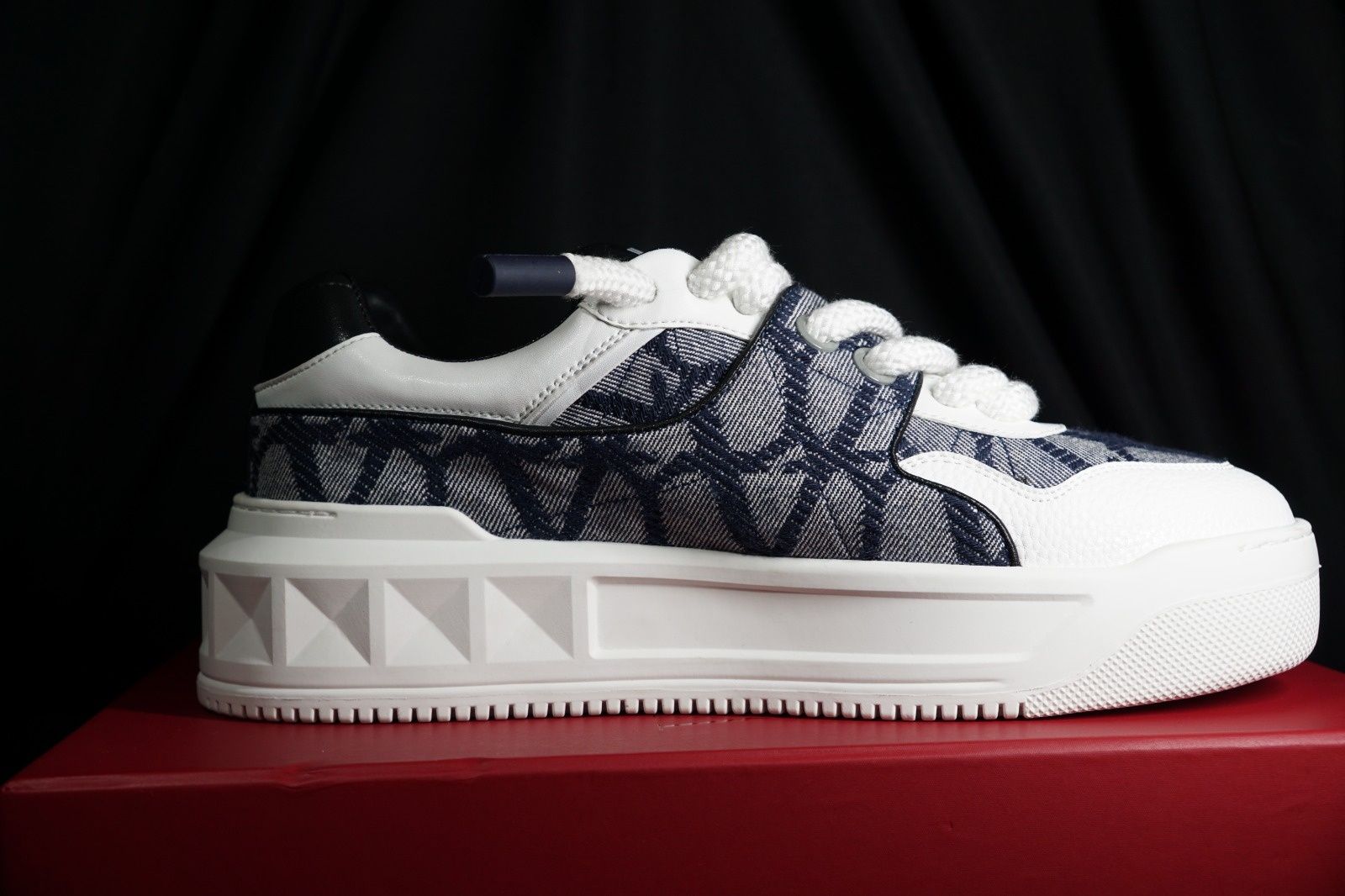 Valentino Garavani One Stud XL Toile Iconographe sneakers