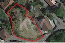 Terreno murado com água