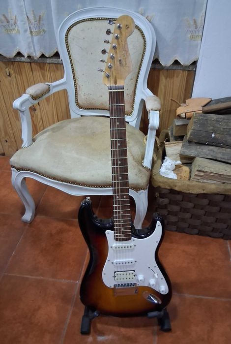 Guitarra fender strat