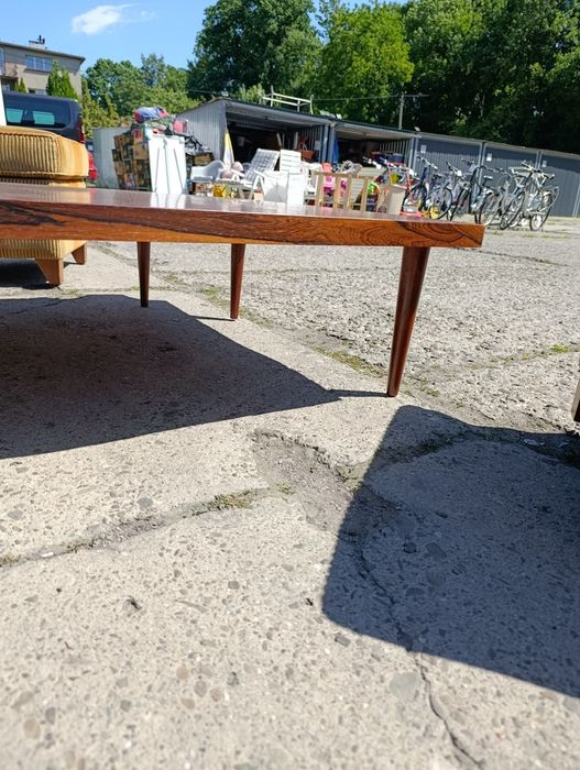 Zestaw PRL stolik i dwie pufki vintage patyczak