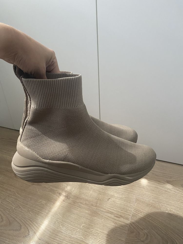 Buty sportowe z cholewką elastyczne rozmiar 38