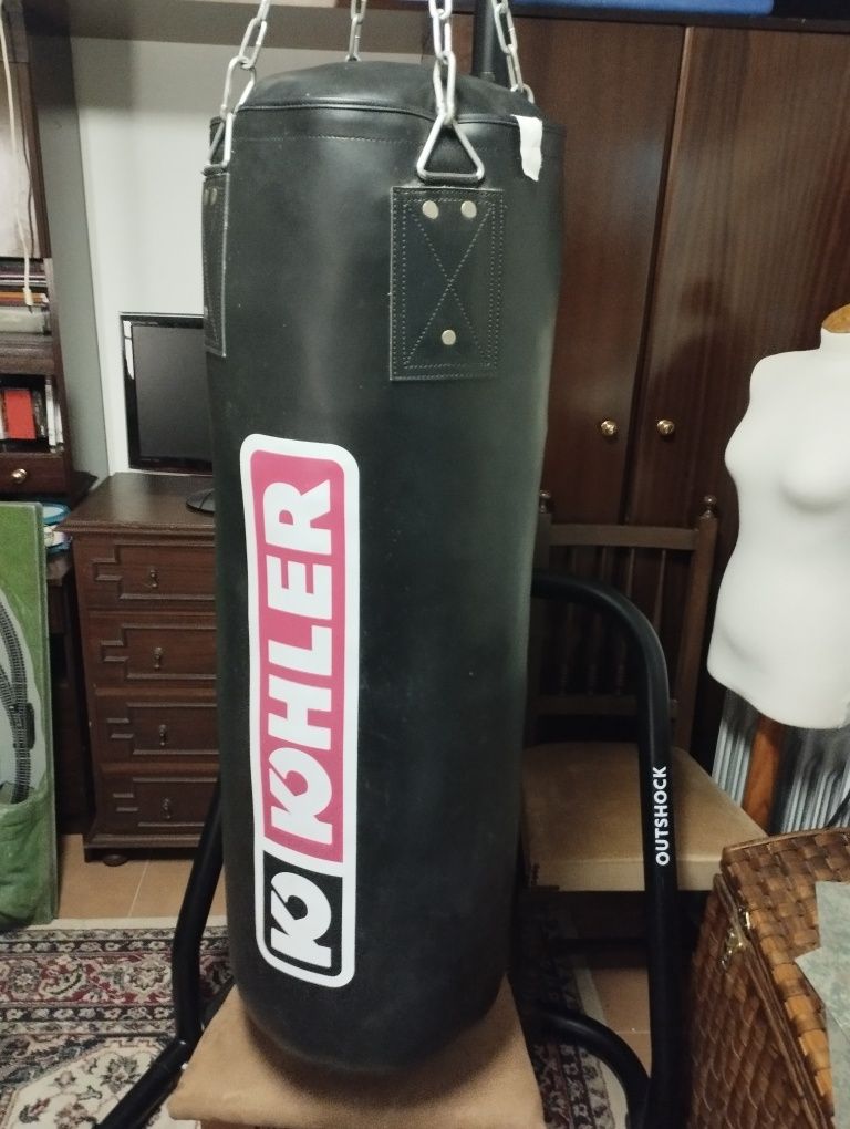 Saco de boxe com suporte
