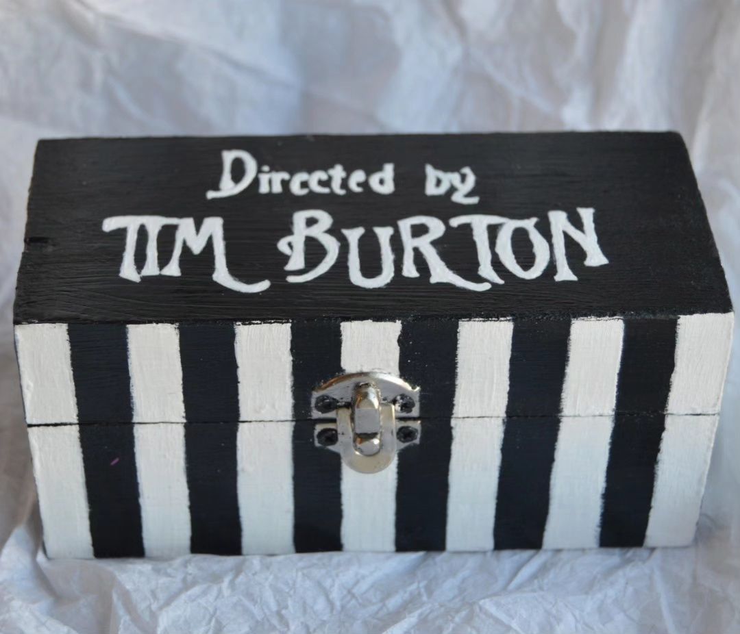 Caixa de madeira Directed by Tim Burton