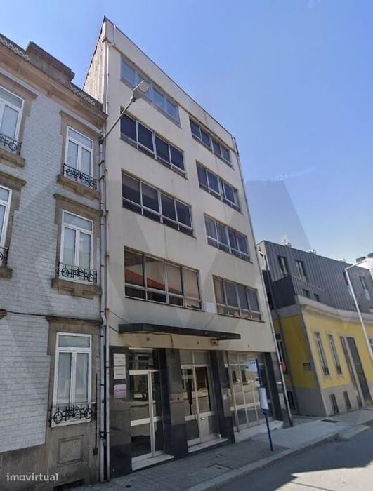 Oportunidade de Investimento na Baixa do Porto – Escritório com Projet