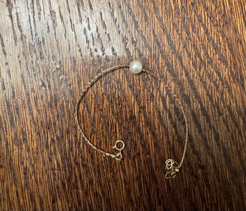 Золотий браслет з перлиною