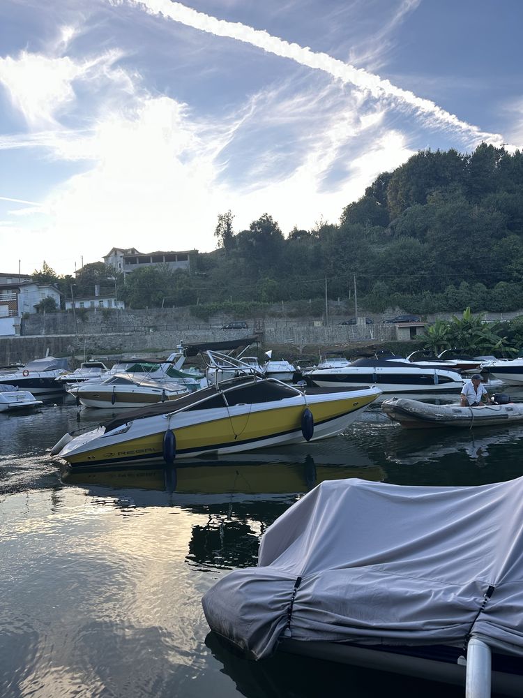 Barco Regal 2200