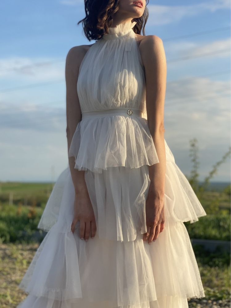 Біле плаття, сукня