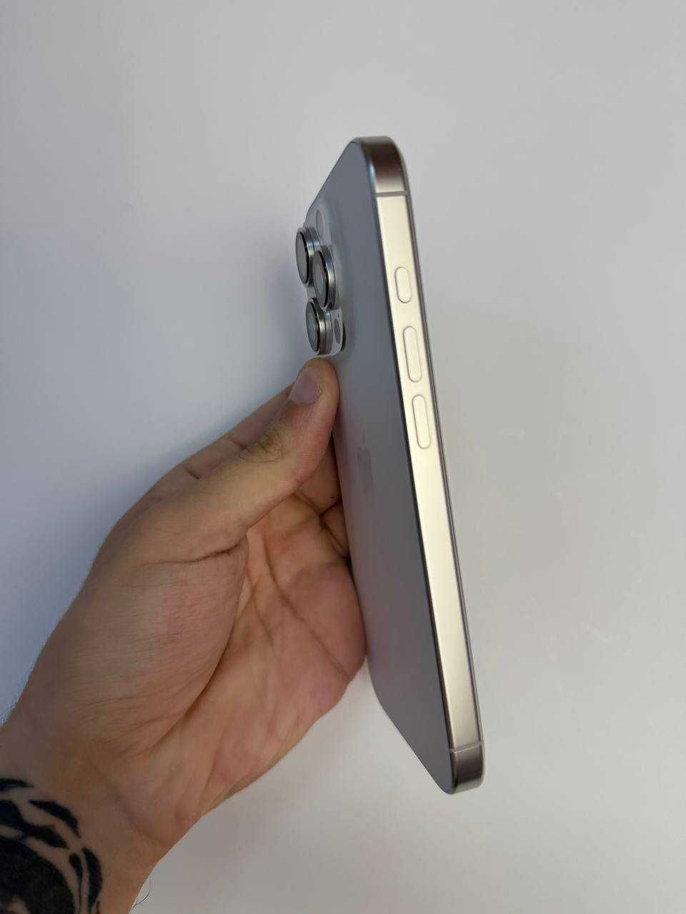 iPhone 16 Pro 256 GB + AirPods Pro 2 у подарунок