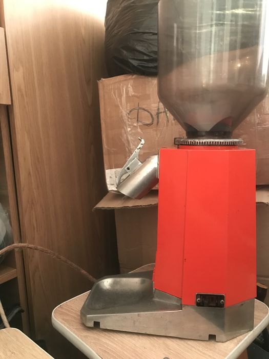 Професиональная Кофемолка fiorenzato mestre з носиком