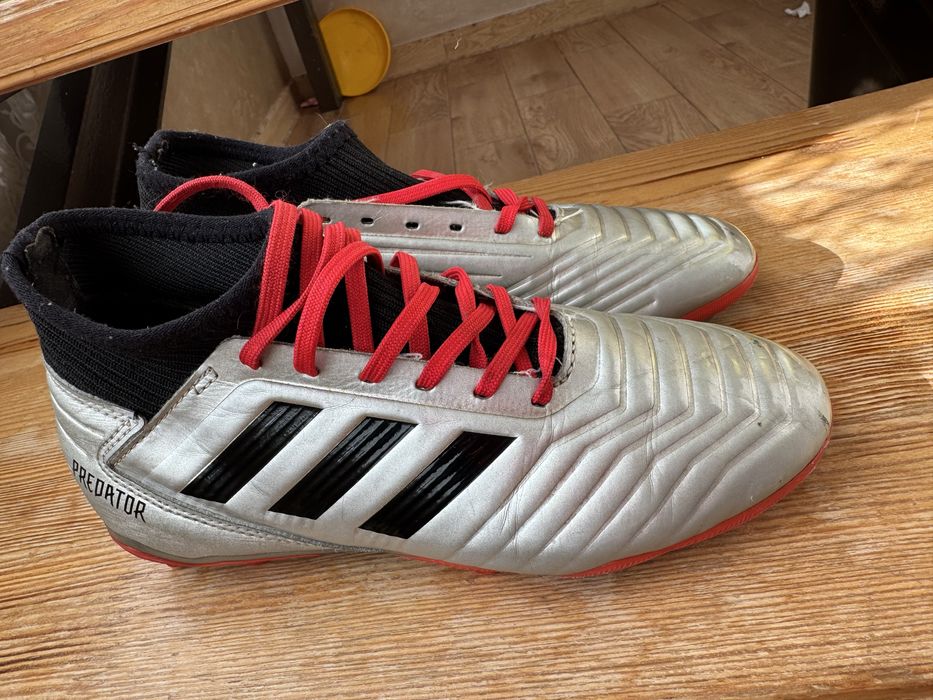 Бутси Adidas Predator 35 розмір , устілка 21,5 см