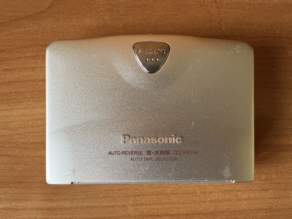 Плеер Panasonic RQ S 30. Цвет бежевый. Подает признаки жизни