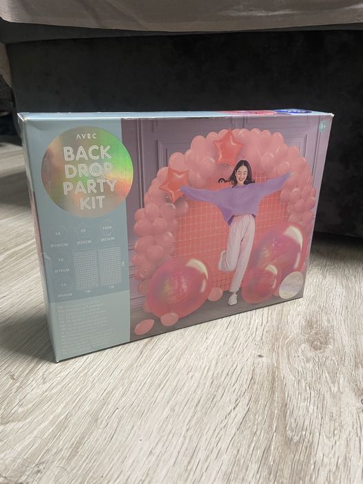 Фото зона, зелена, рожева, фіолетова.