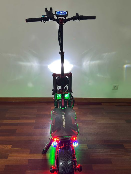 DE 27 A 10 DE NOVEMBRO 34% DE DESCONTO Trotinete motor 6000W 60V 38 Ah